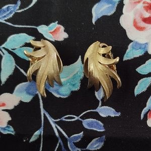 Vintage triari clip on earrings